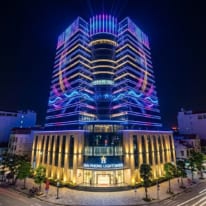 Trang Trí Mặt Tiền Tòa Nhà Hạ Long