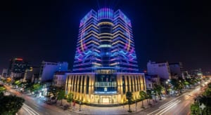 Trang Trí Mặt Tiền Tòa Nhà Hạ Long